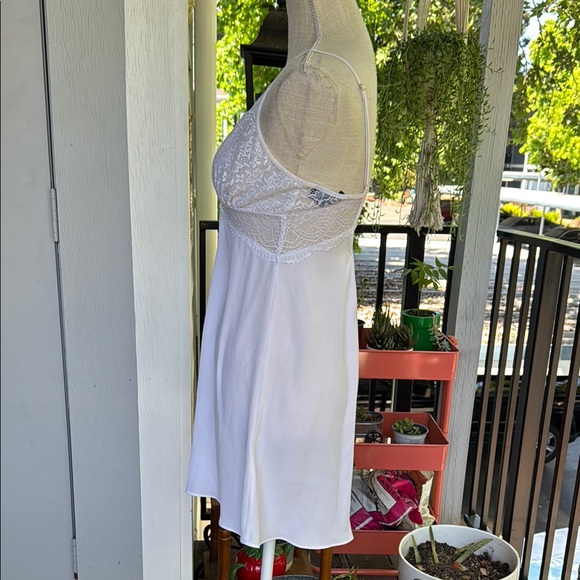 International Concepts Strappy Elegant White Lace Trim Chemise - Picture 4 of 10